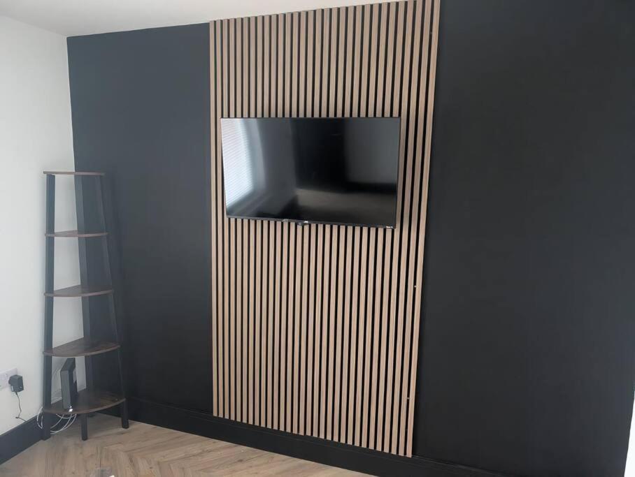 Modern 3Br Home - Private Parking - Tv In Every Bedroom Swansea Exterior foto
