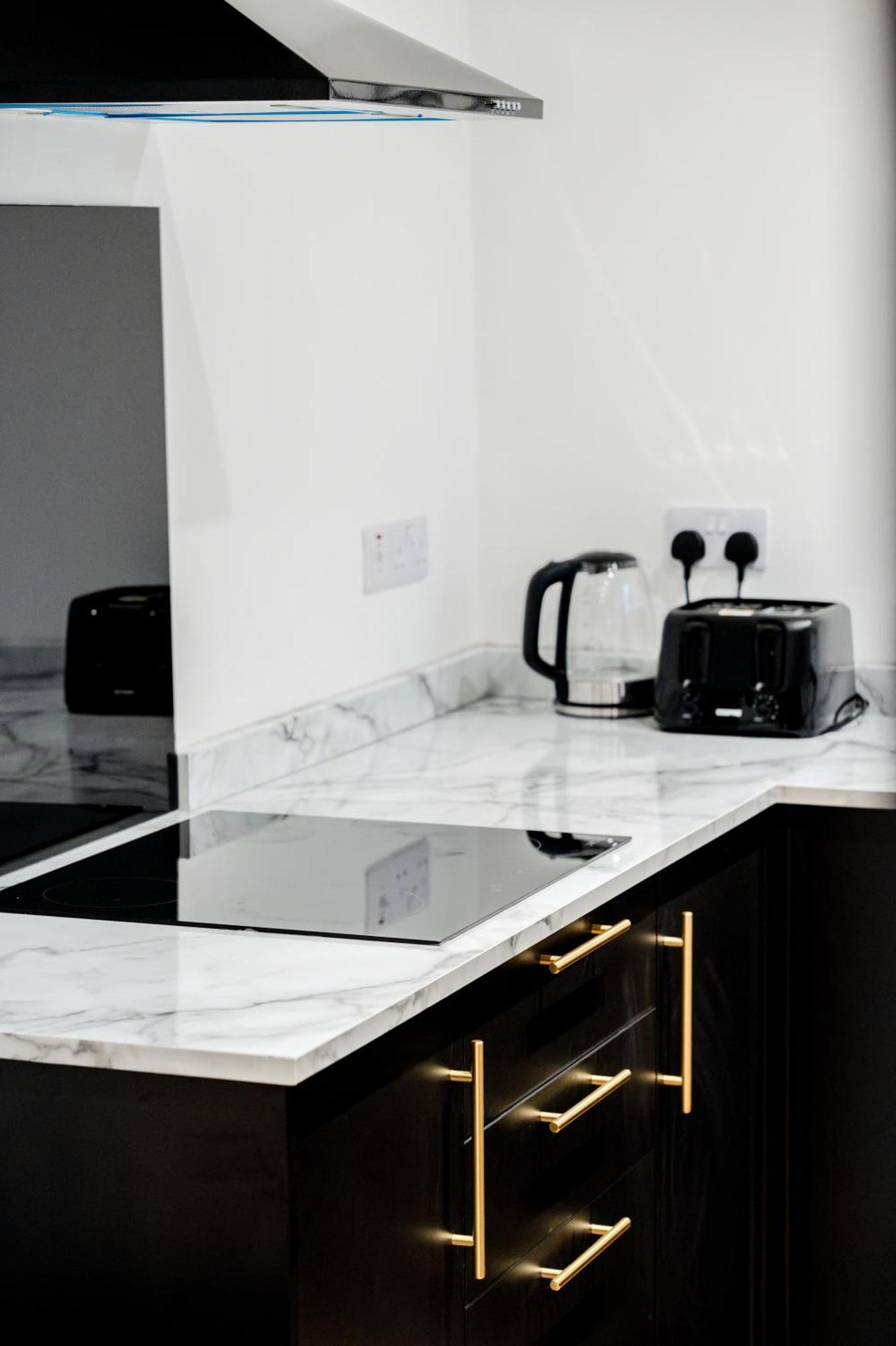 Modern 3Br Home - Private Parking - Tv In Every Bedroom Swansea Exterior foto